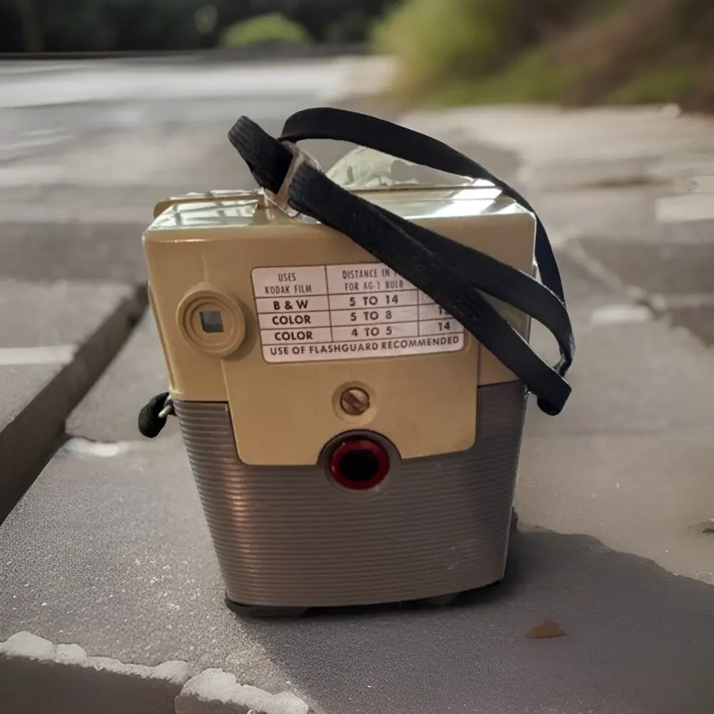 Kodak Brownie Starmite Gray Beige Vintage Box Camera with Flash